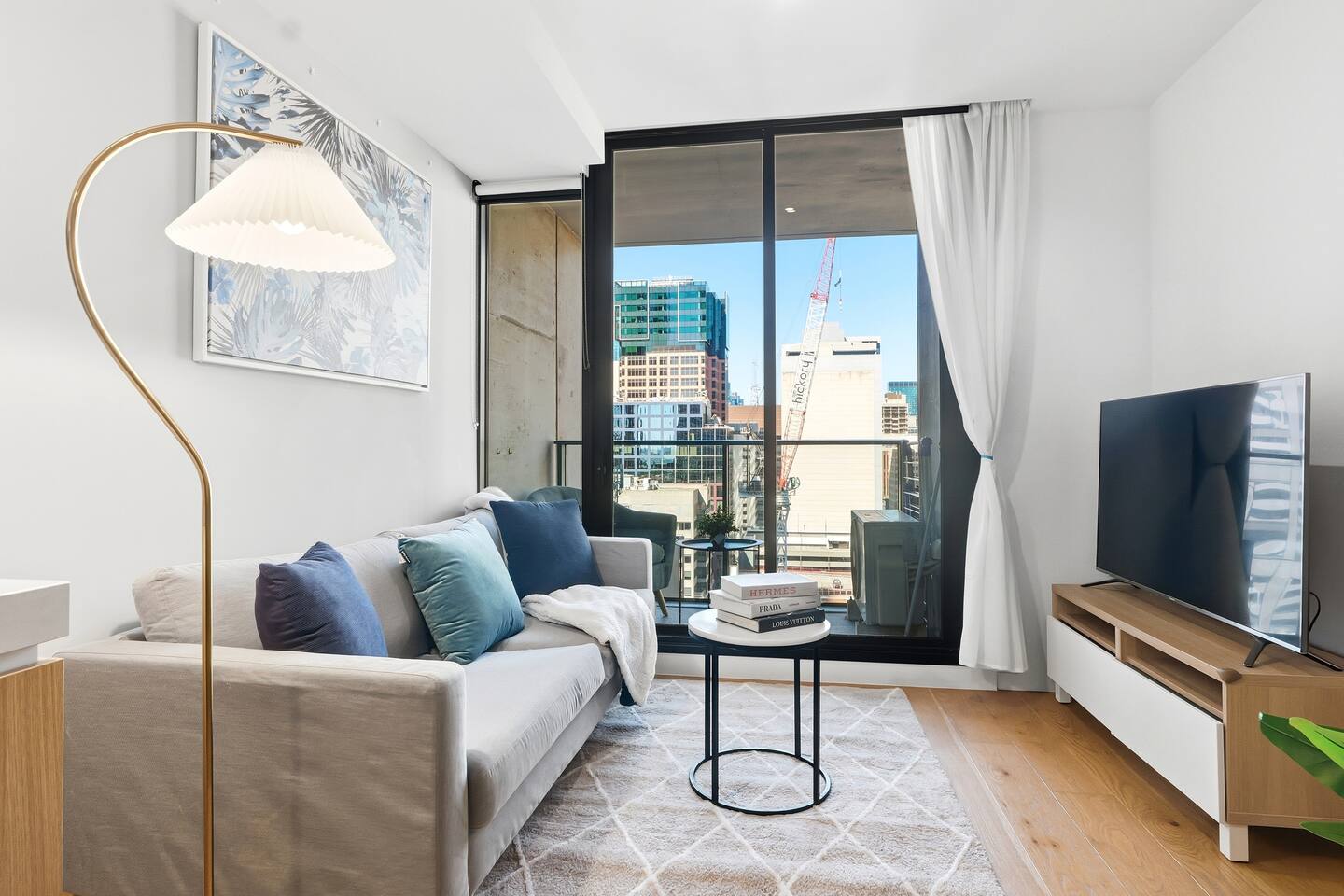 CBD Skyline 2BR Apt | Ultra Luxe Pool Gym Views