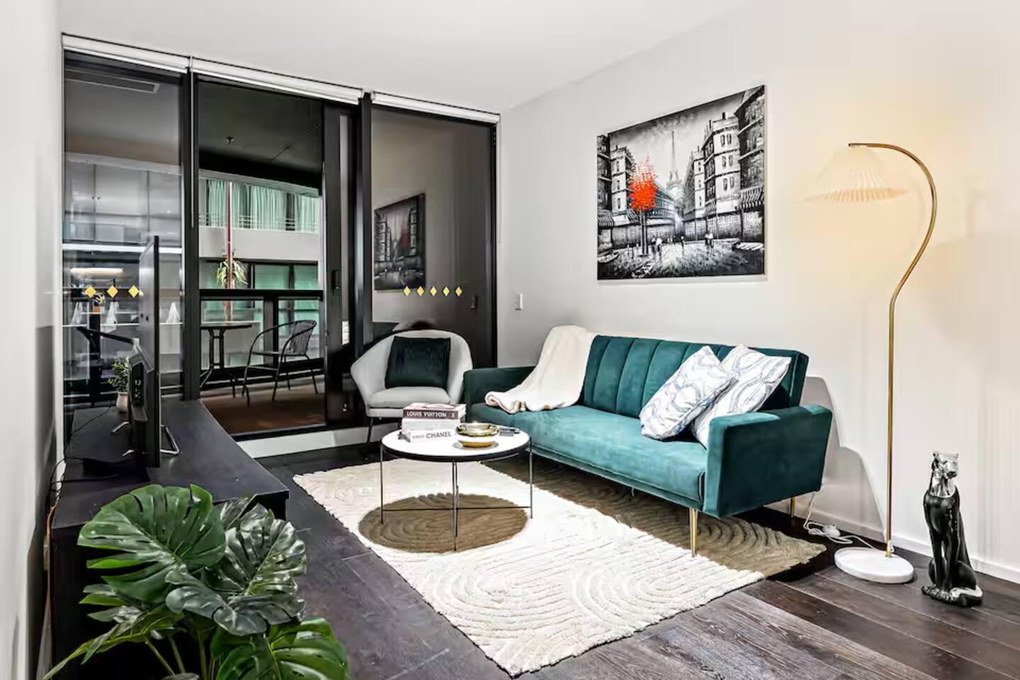 Albert Park Ultra Luxe Retreat | Pool Gym Parking