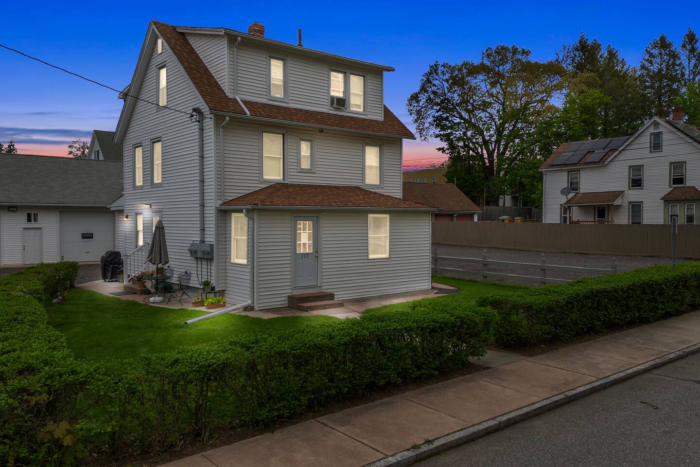 Charming Priv. 2bd+2 Unit APT Near Downtown