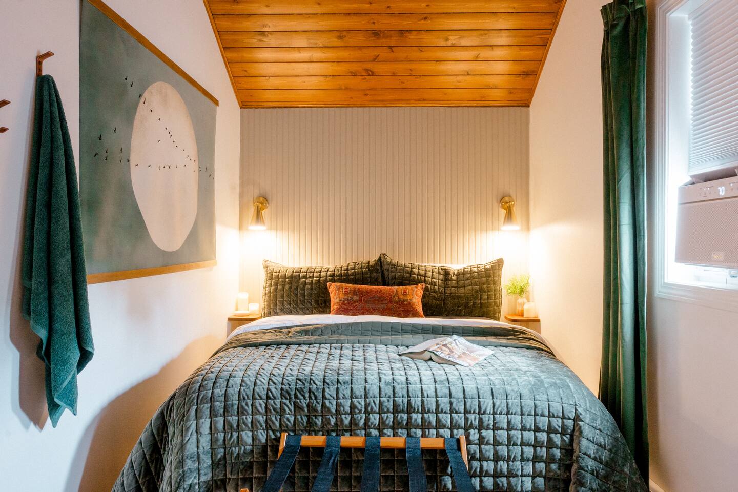 Retro Luxe Suite with Record Player near Hartford