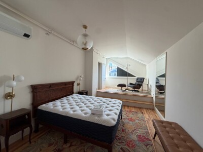 Room 9 detail 2