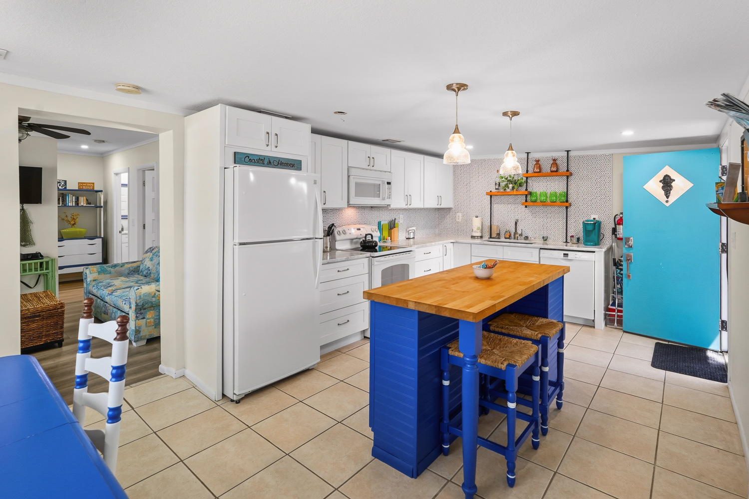 Nokomis Sunset Retreat w/Patio 8 mins to  Beach