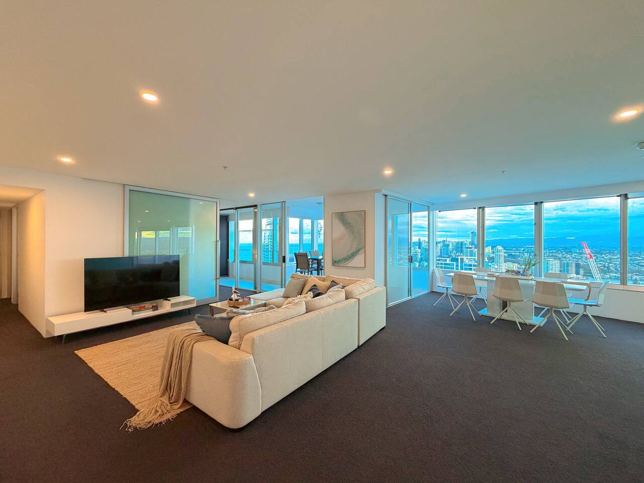 Luxury Suite| Surfers Paradise|Ocean Views