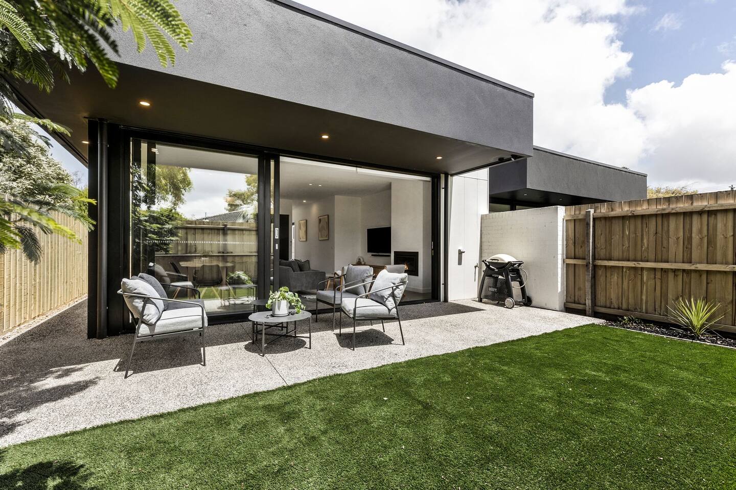 Perfect Family Getaway, Stylish, Steps to Beach