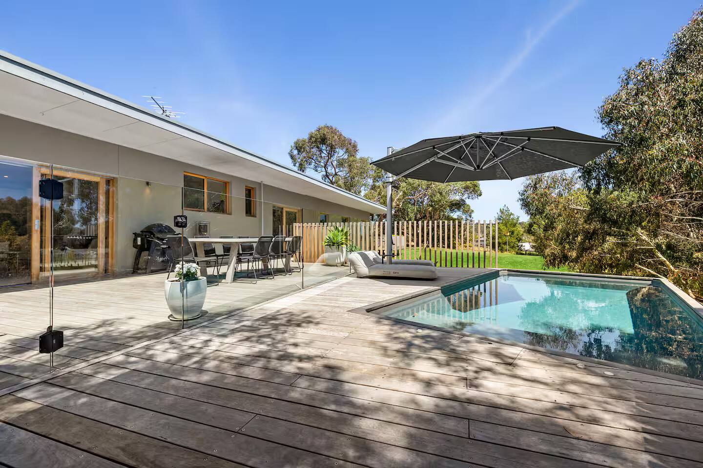 Rural Pool Home-Dual Living, 6 Min to Town & Beach