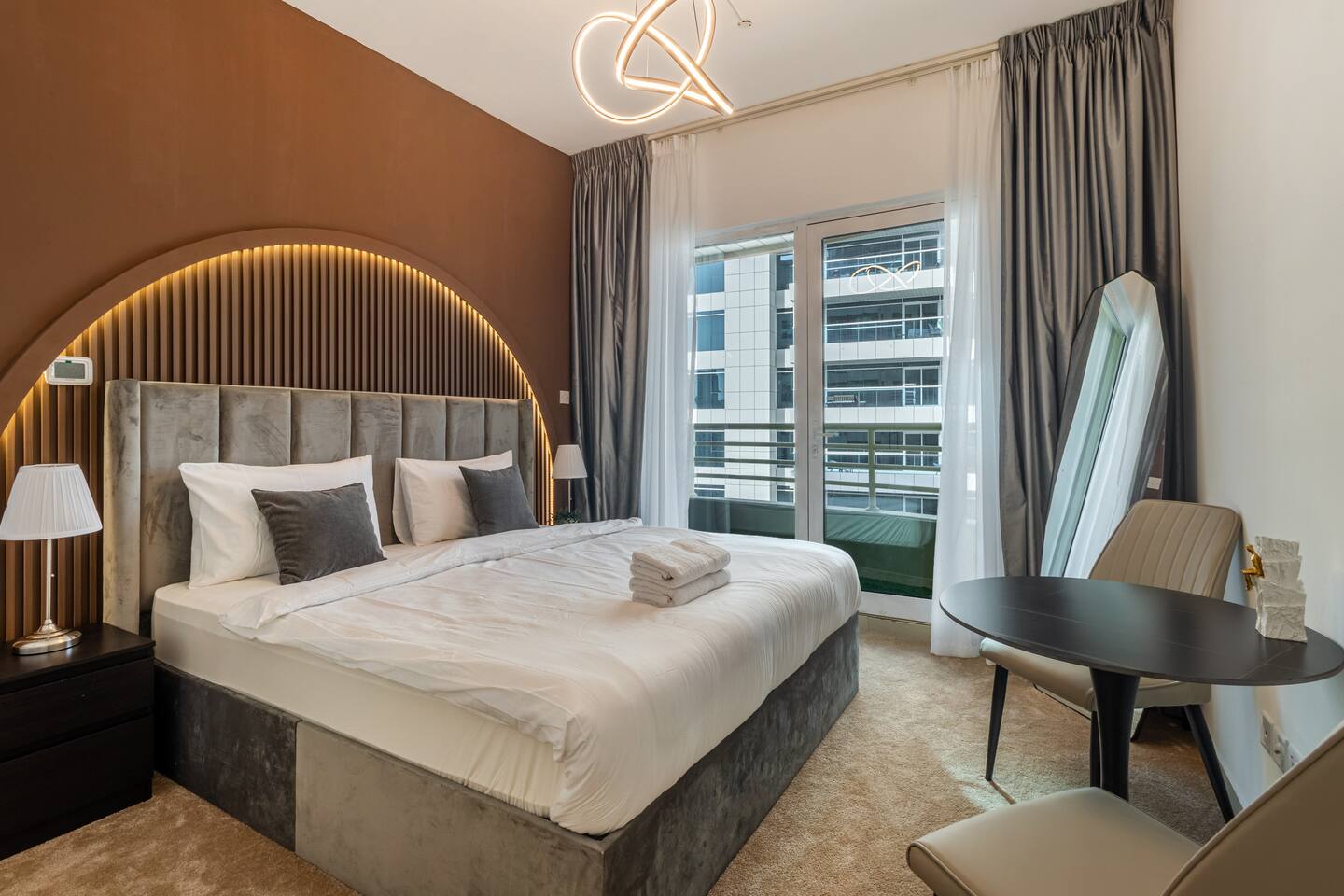 Spacious 3BR in Dubai Marina with a floating Bed