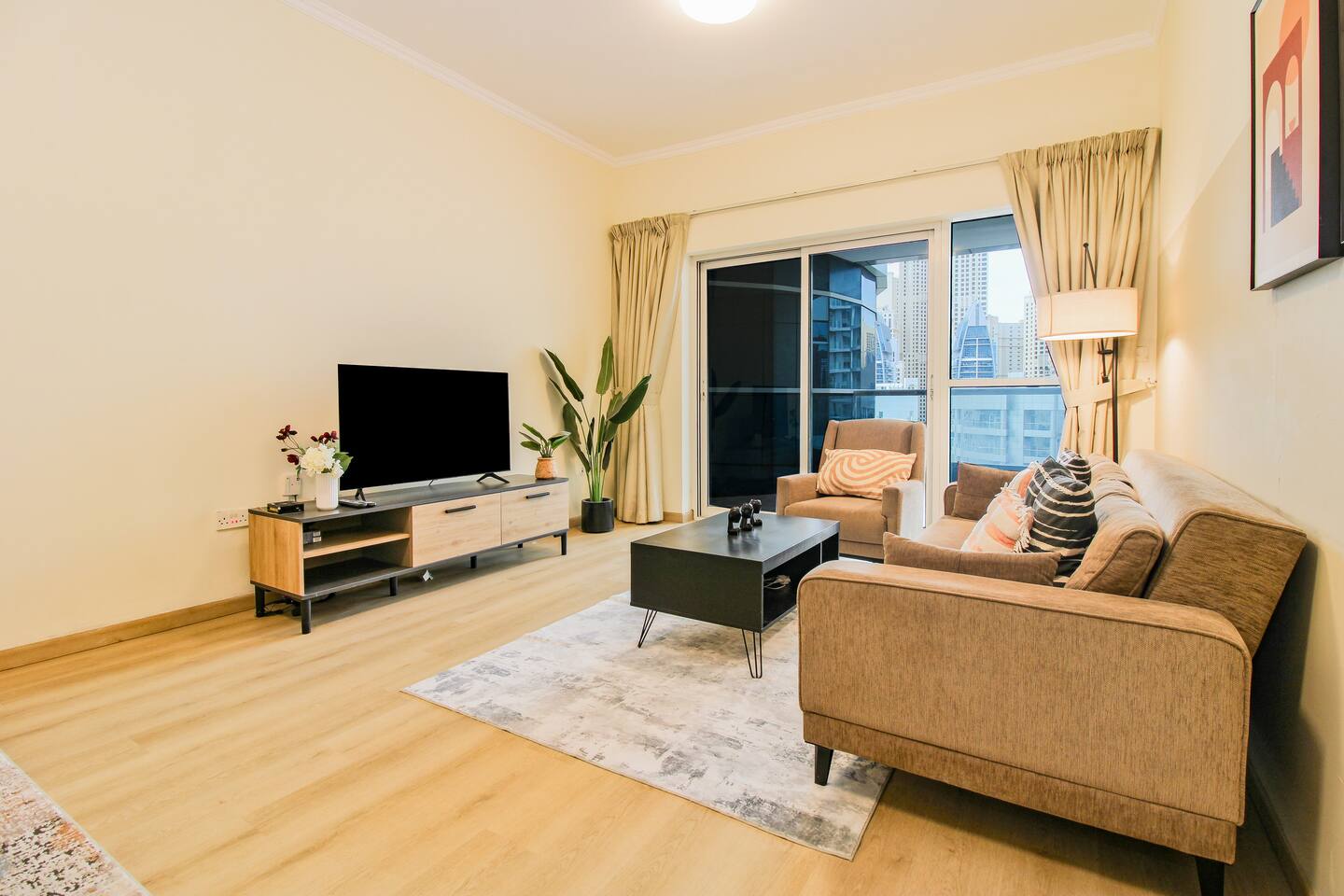 Luxurious 3BR -Marina, Pool, Gym & Prime Location