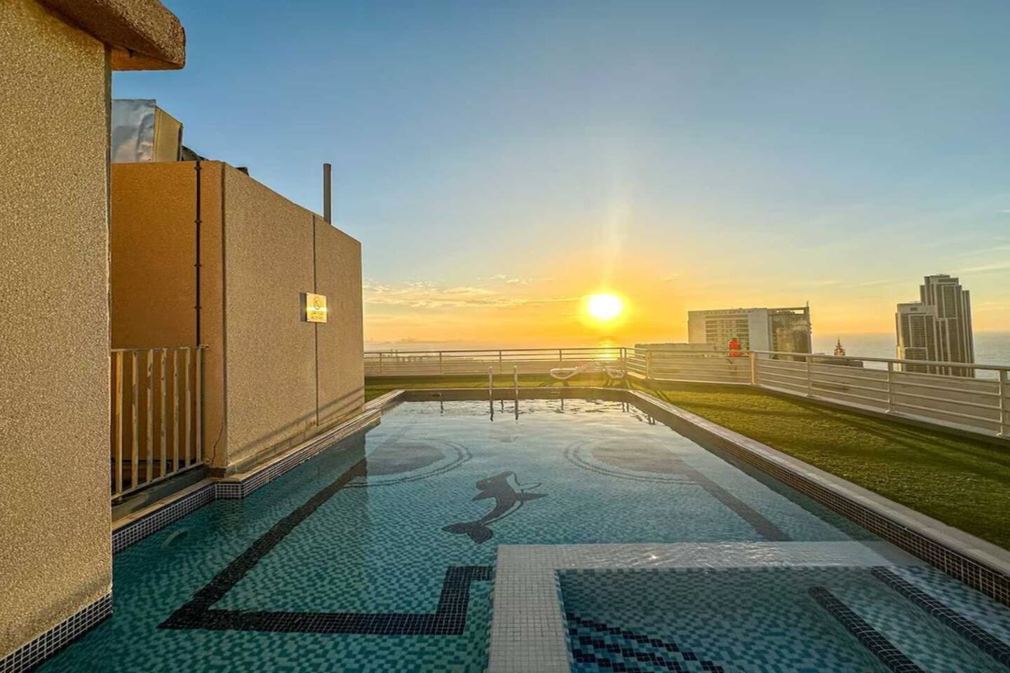 Family 3BR Dubai Marina | 5 Beds with Pool and Gym