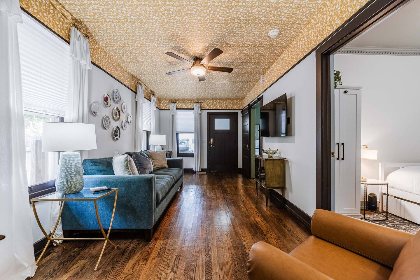 Dixieland's Golden Lilly Hideaway
