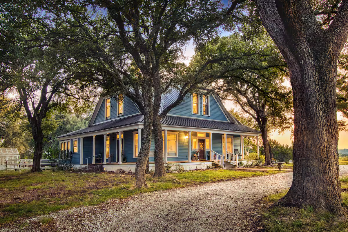 The Poppy House · 4BR Hilltop Farmhouse near Waco