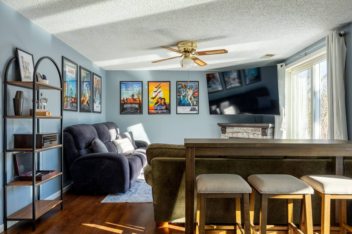 Riverhaus Retreat| Deck, Game/Movie Room & Spa Tub