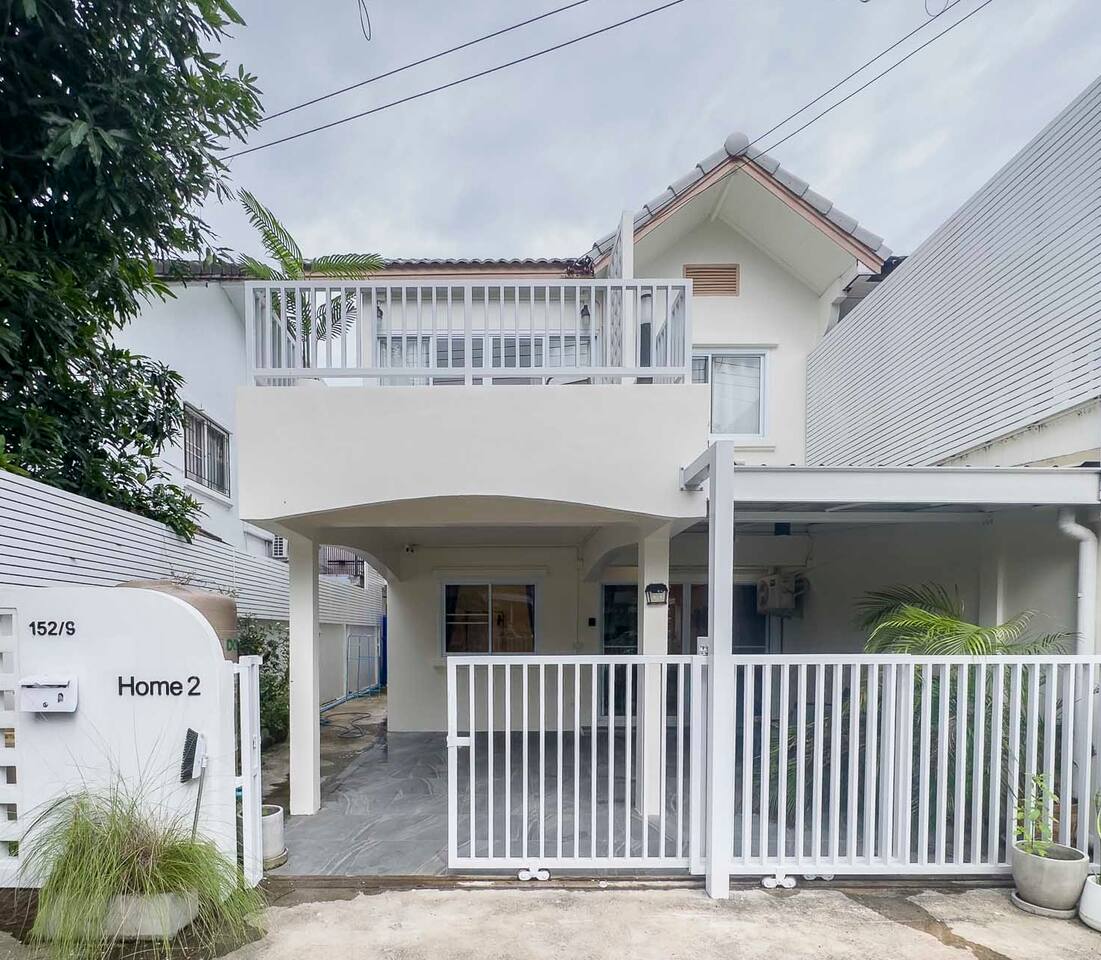 4 Bedroom Minimal Thai Home near Nimman/Maya Mall
