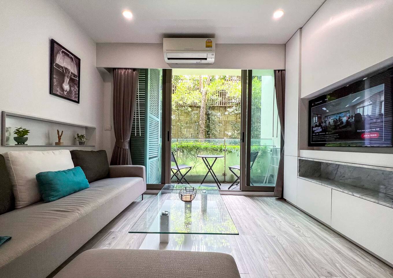 Ultimate Location Modern Condo w/ Office in Nimman