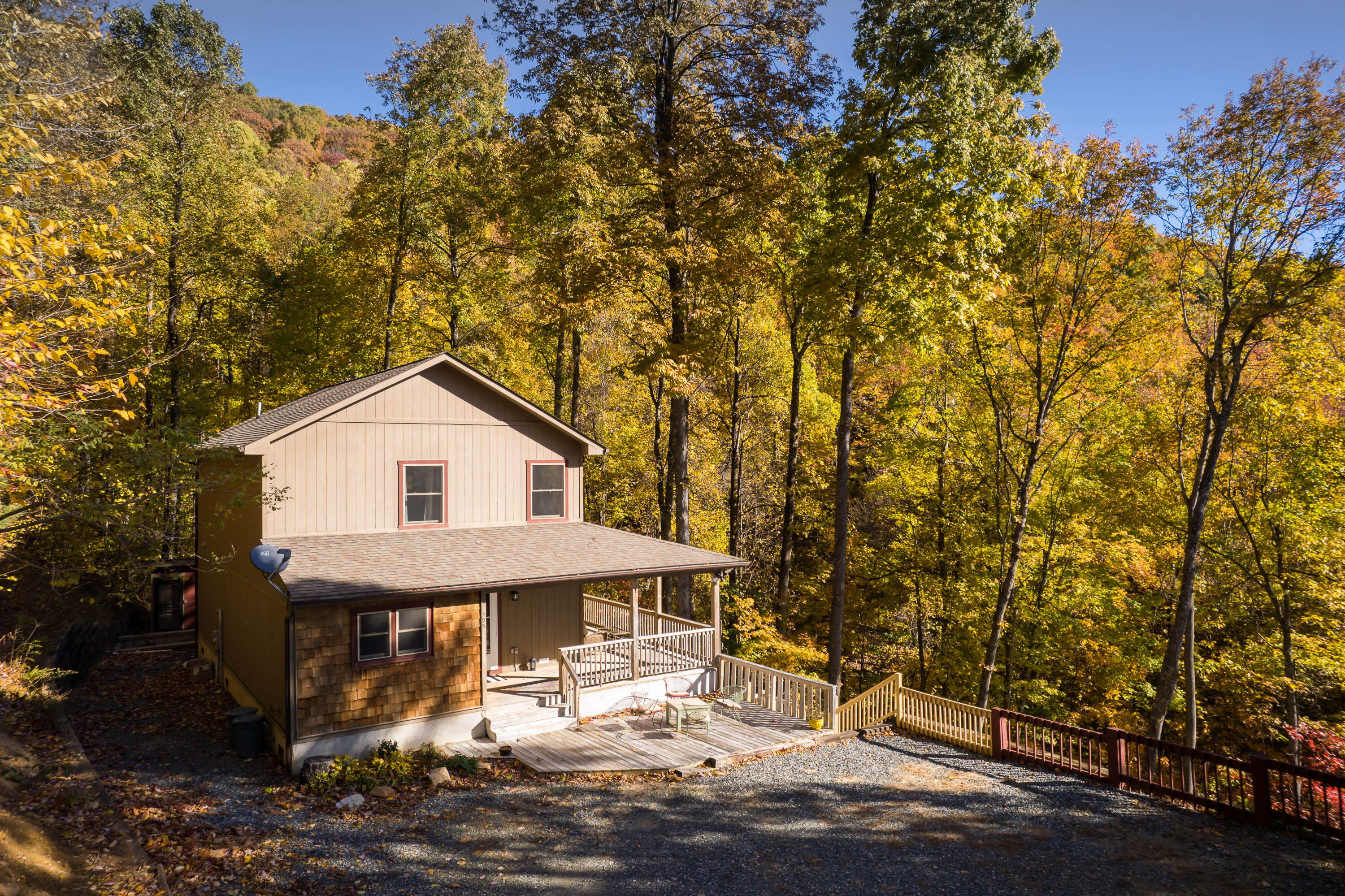 Whisper Ridge — Mountain-View Cabin with Fire Pit | Deep Gap, NC