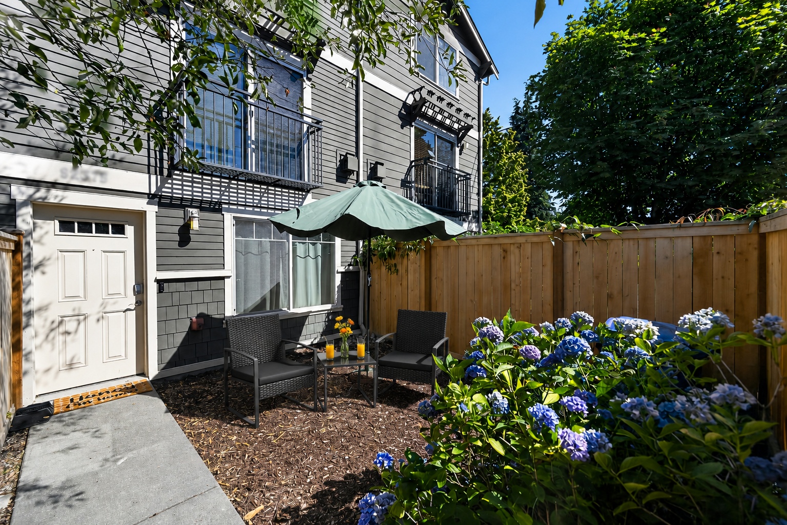 Central SW Seattle Townhome close to DT & SEA