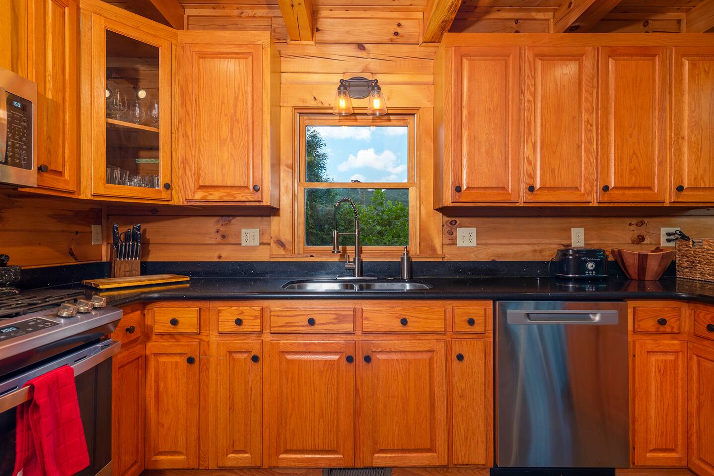 It's much more enjoyable to wash dishes with this view mountain view.