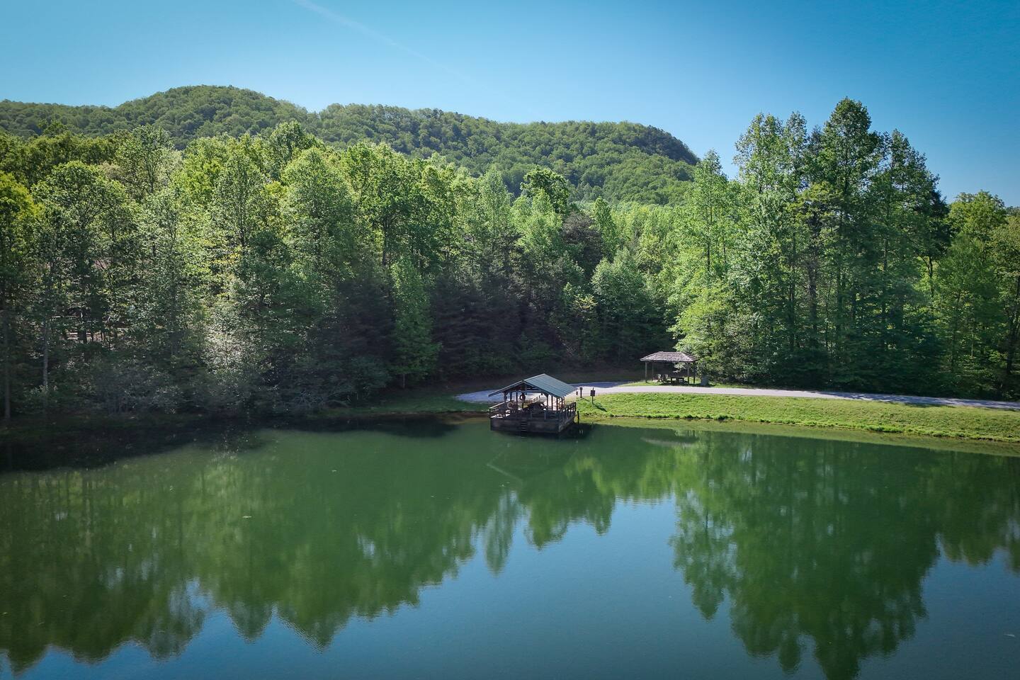 HotTub, Private Lakes/Waterfall, Near Lake Lure