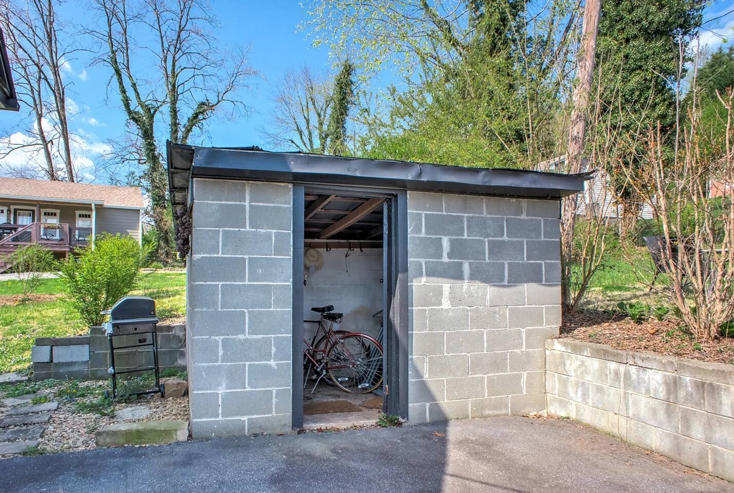Grab your bike for Kitsuma Peak, Fonta Flora Trail,  Old Fort Gateway Trails, Foothills Watershed Park trails and more, the options are abundant. Secure storage for bikes and outdoor gear.  Access to two bikes/helmets are made available to guests.