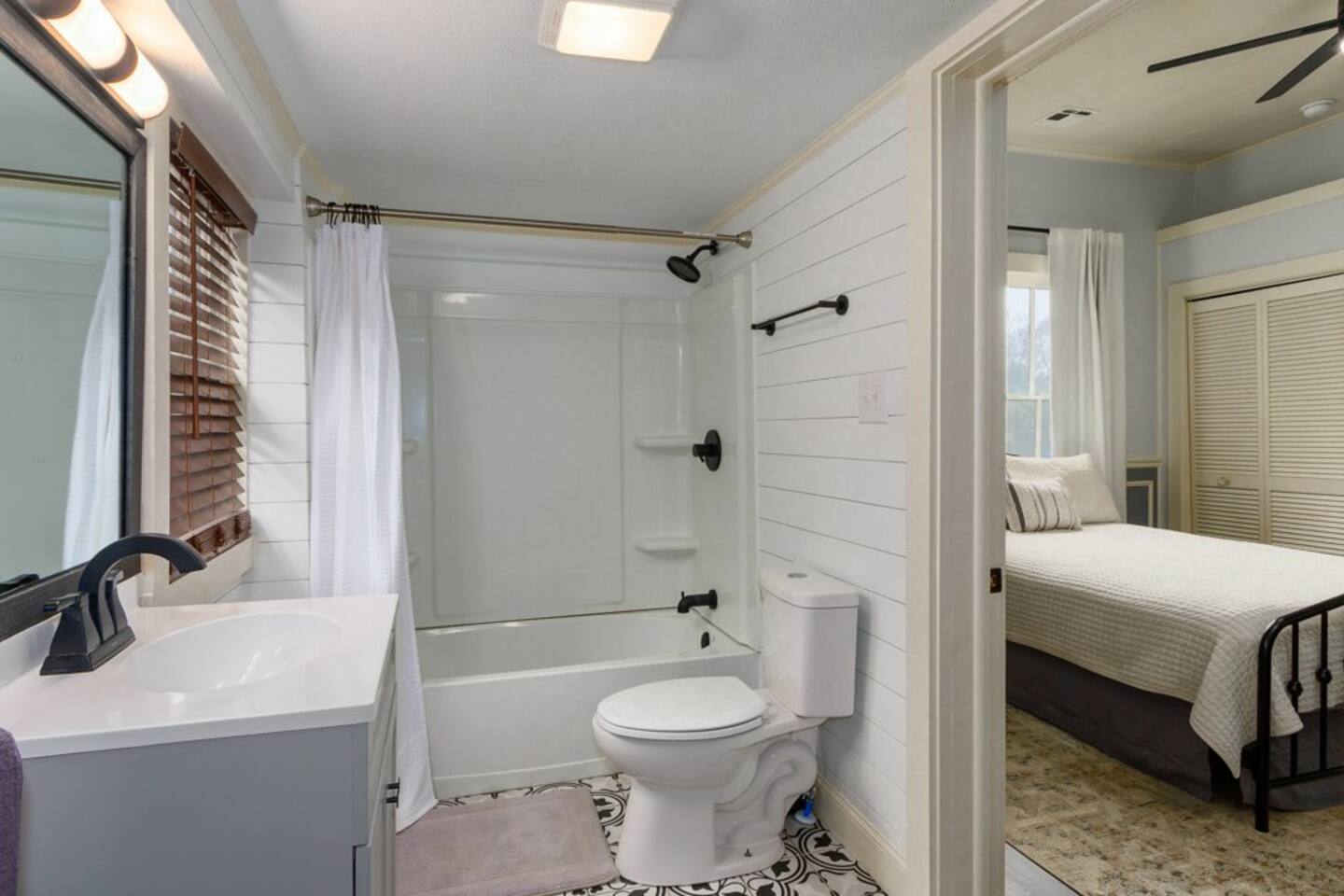 Organic products provided for your stay, shampoo, conditioner and body wash.