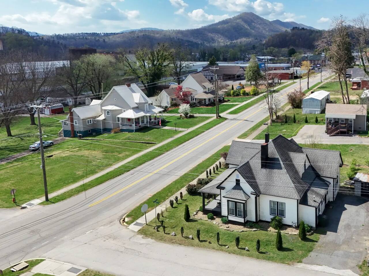 Walk to local shops, restaurants, and attractions. The charm of a small town in the Blue Ridge Mountains.