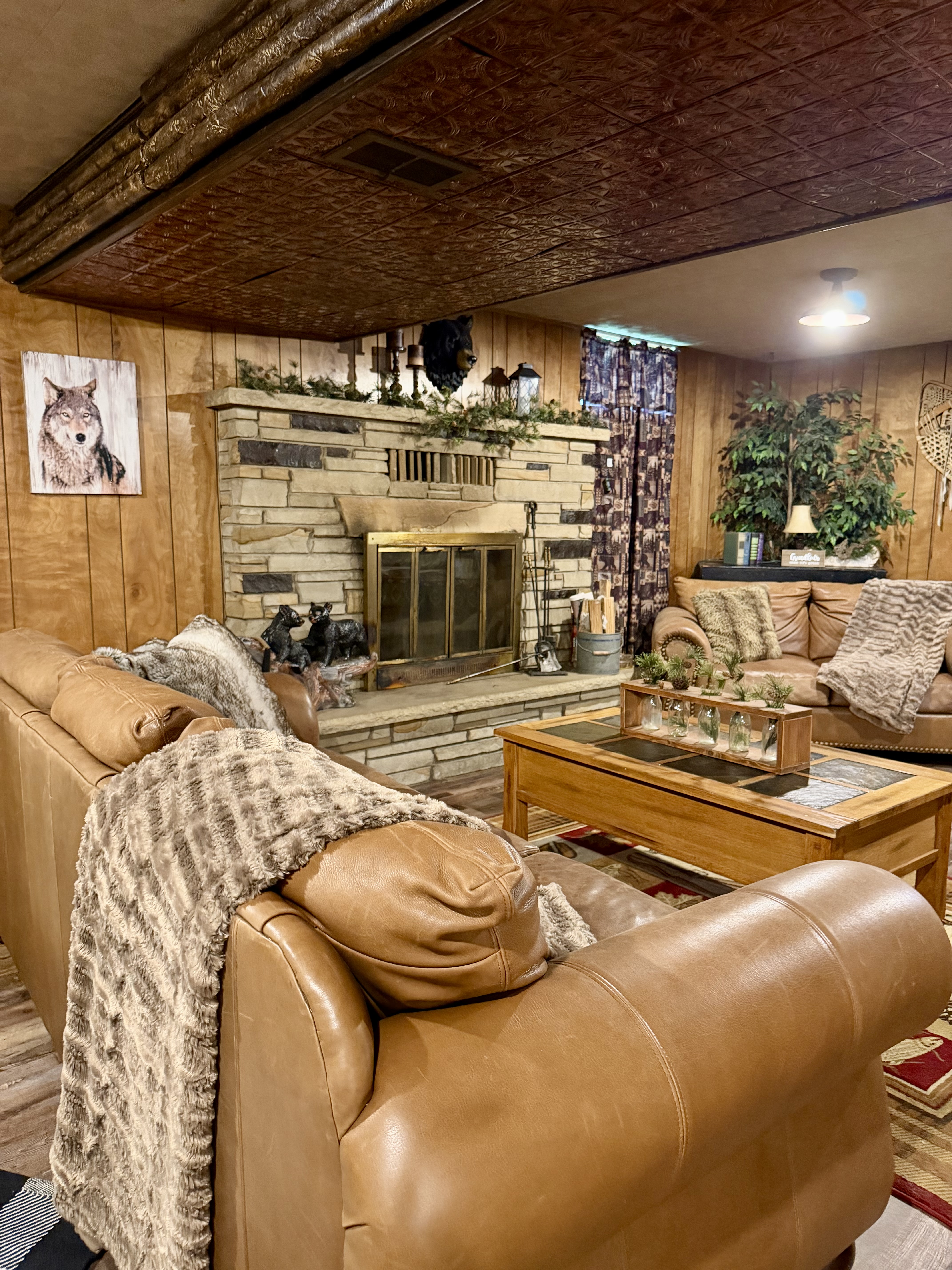 Uncle Bob's Cabin living room