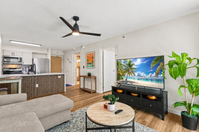 1BR/1BA high-rise condo in Salt Lake, pool + BBQ