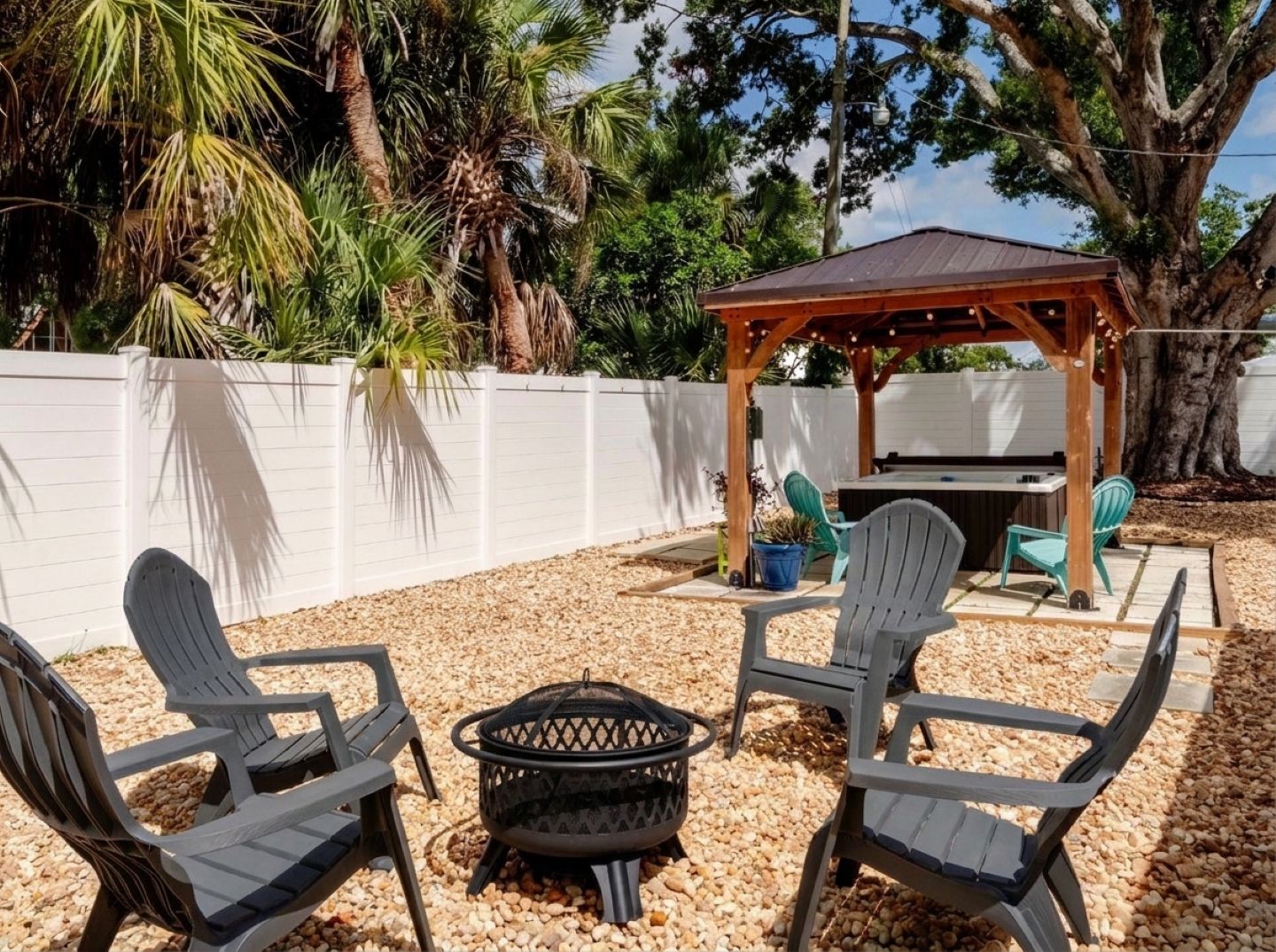 Annie’s Escape | Private Hot Tub | Near Siesta Key
