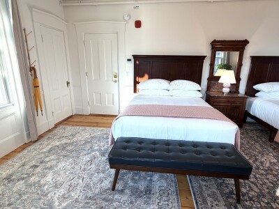Room 8 detail 2