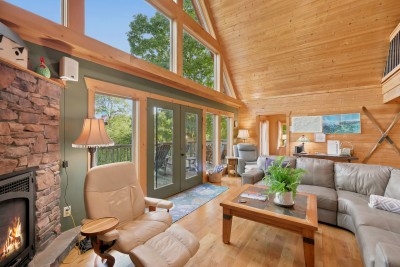Exposed timber beams, honey pine ceilings and hardwood floors give the great room real log cabin character, while the soaring windows pull in so much light and scenery that the room hardly needs decoration. Bring a book and lose an afternoon.