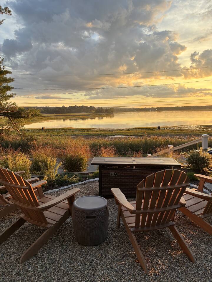 Oceanfront Stay on Plum Island Sound