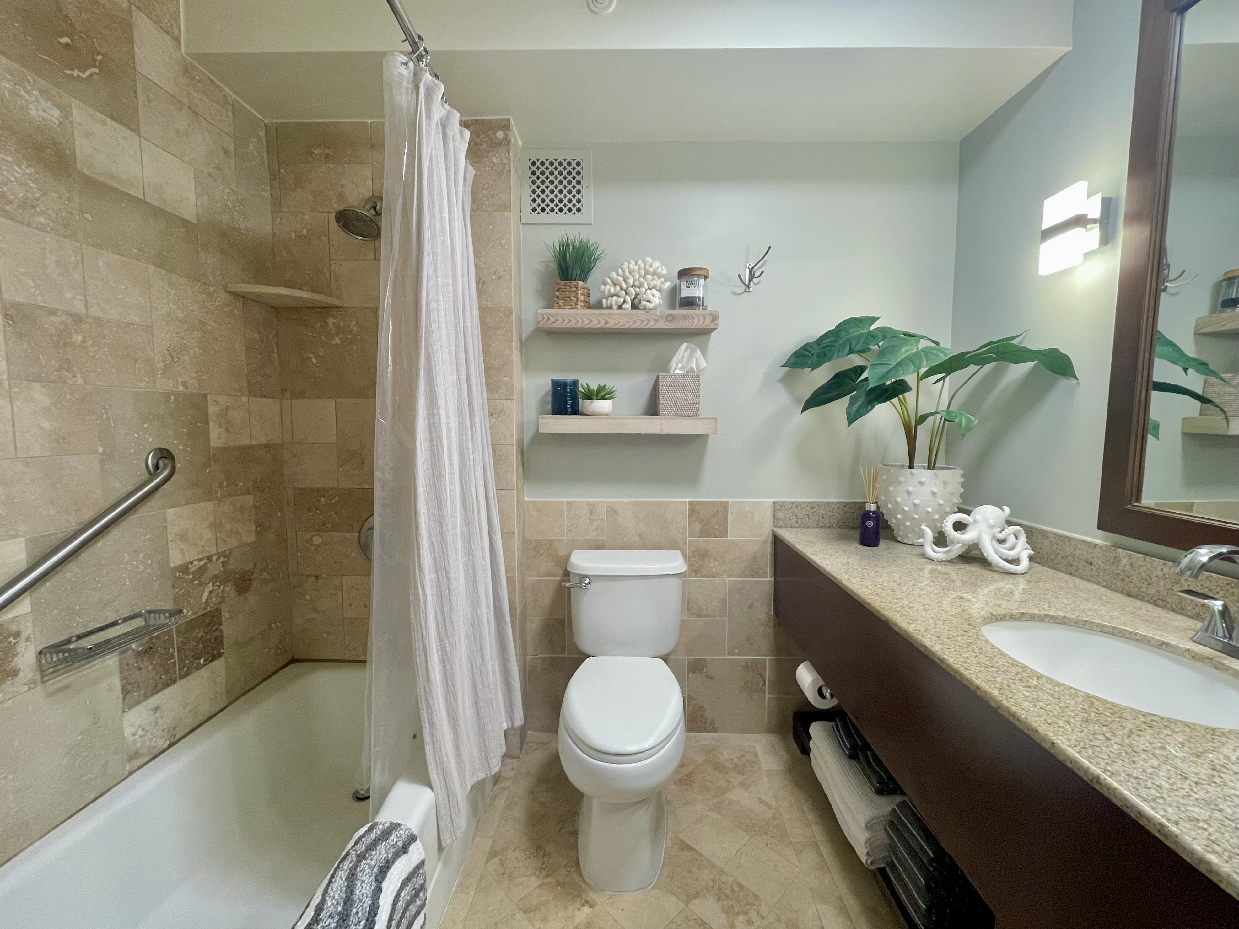 Bright spa-like bathroom with tiled tub/shower and spacious vanity