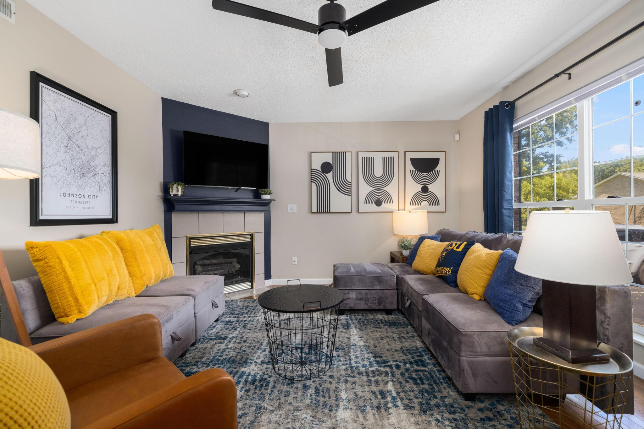 Buc-Themed 2BR · 2 En Suites · 5 Min to ETSU