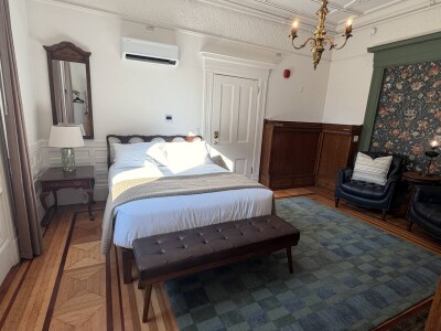 Room 3 detail 2