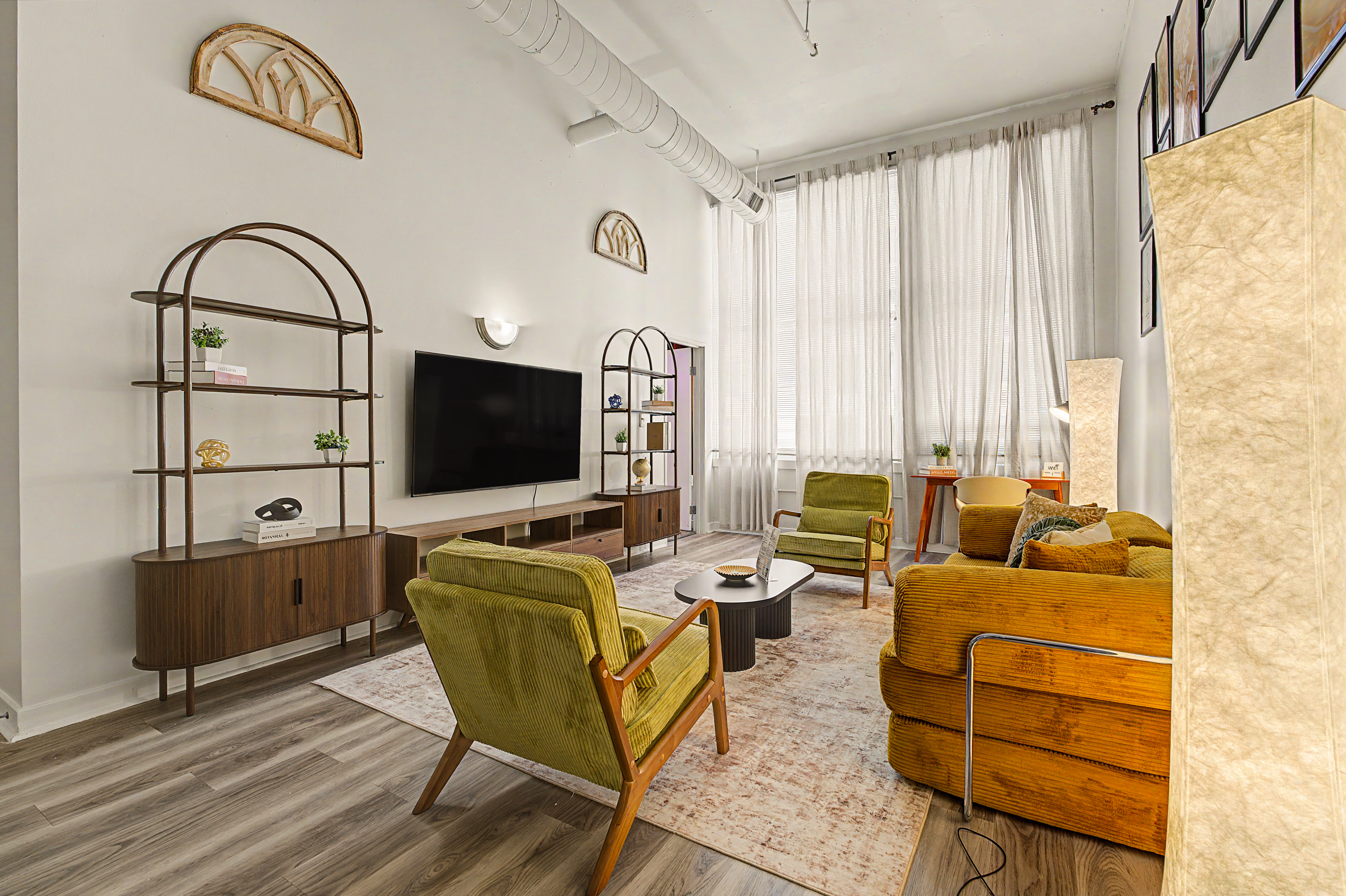 New Downtown Indy | Skywalk Access | Sleeps 7