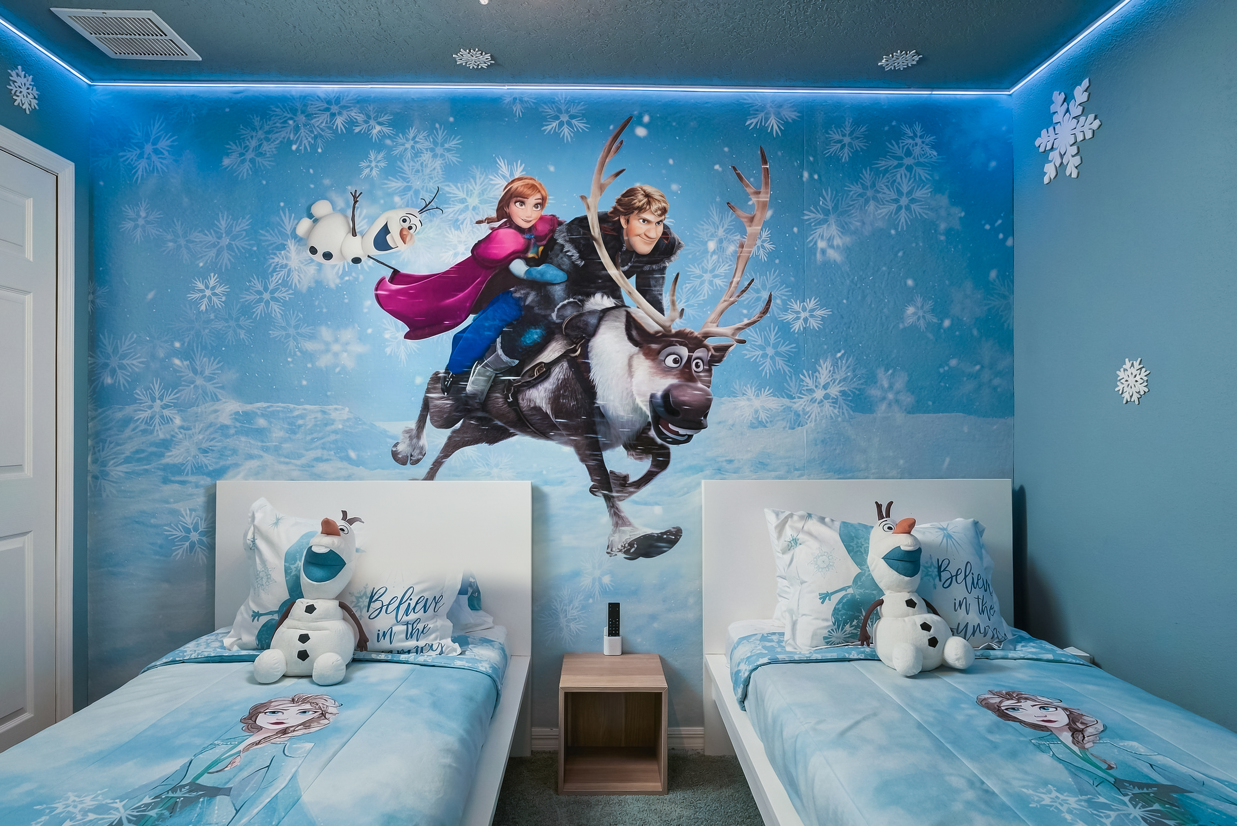 Magical Frozen-themed twin room perfect for kids and family stays
