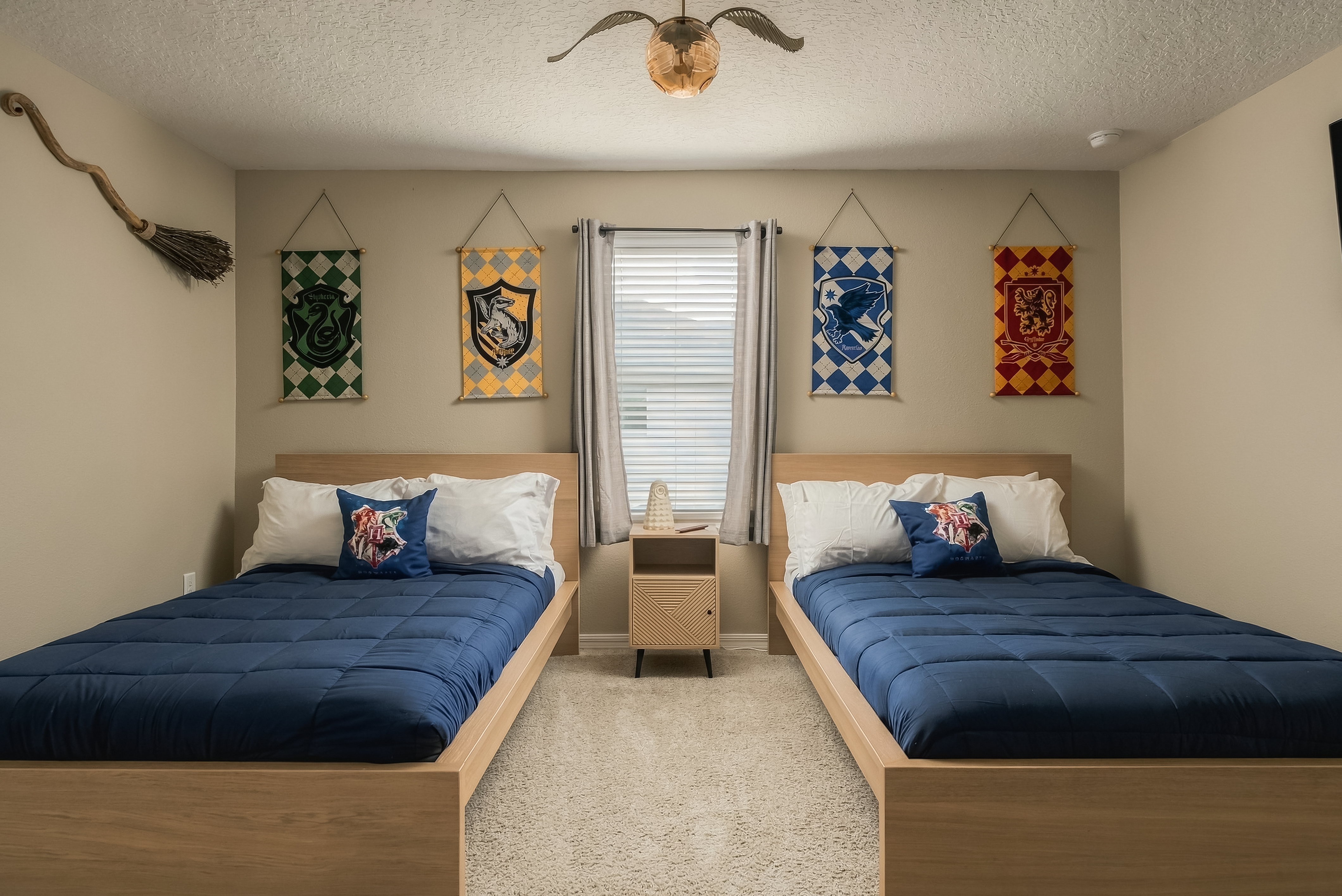 Charming Harry Potter-themed twin room, perfect for kids or travel buddies