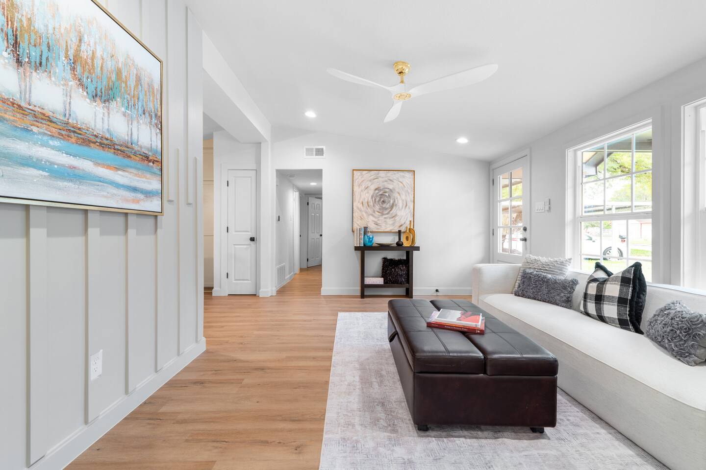 Modern Haven| 4BR near IAH Houston | Long Stay