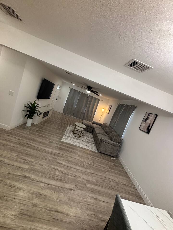 Modern 3BR | Near DT & Galleria