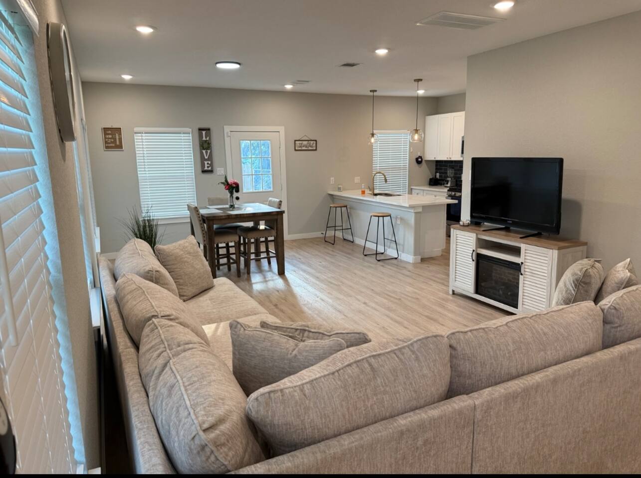 Cozy and spacious home 15 minutes from downtown.