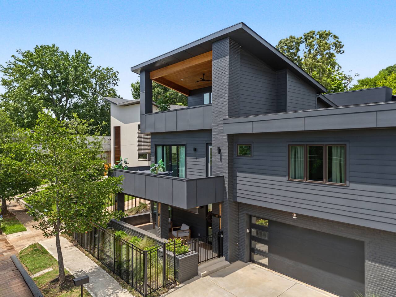Newly Furnished 5BR Townhome Near Emory, Decatur & Downtown Atlanta, photo 2 of 37