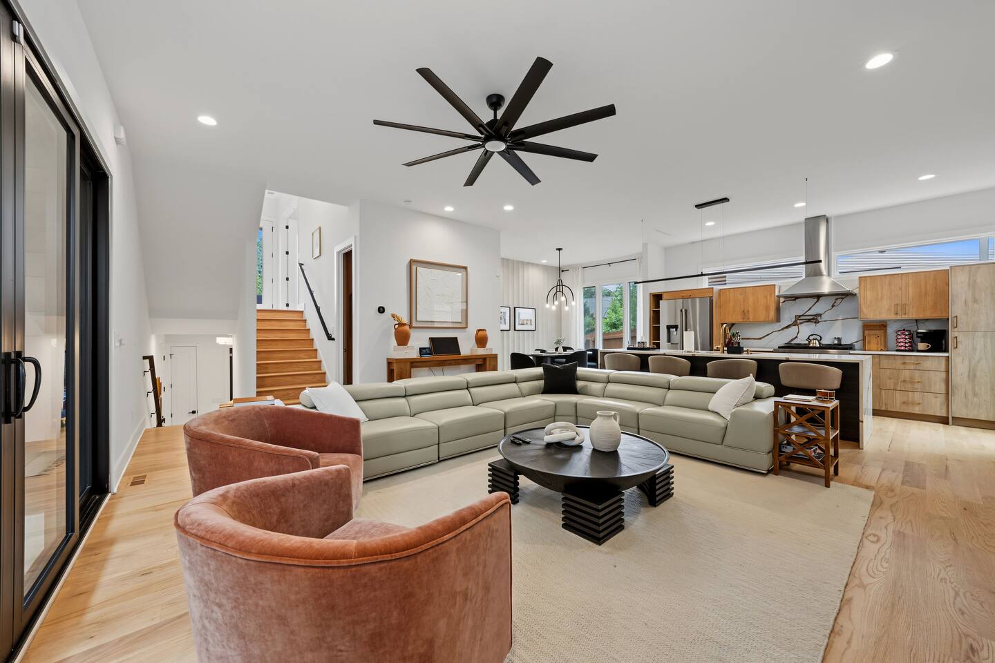 Newly Furnished 5BR Townhome Near Emory, Decatur & Downtown Atlanta, photo 4 of 37