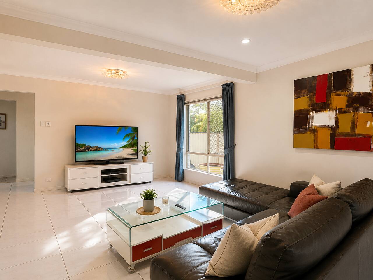 Spacious Family Home | 3 Mins to Woolies & Maccas