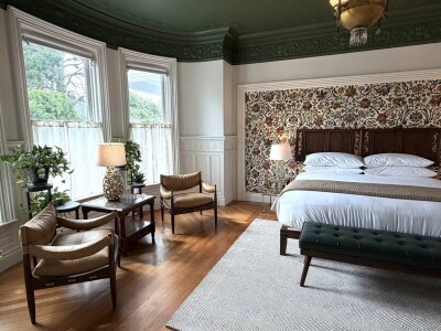 Room 4 detail 2