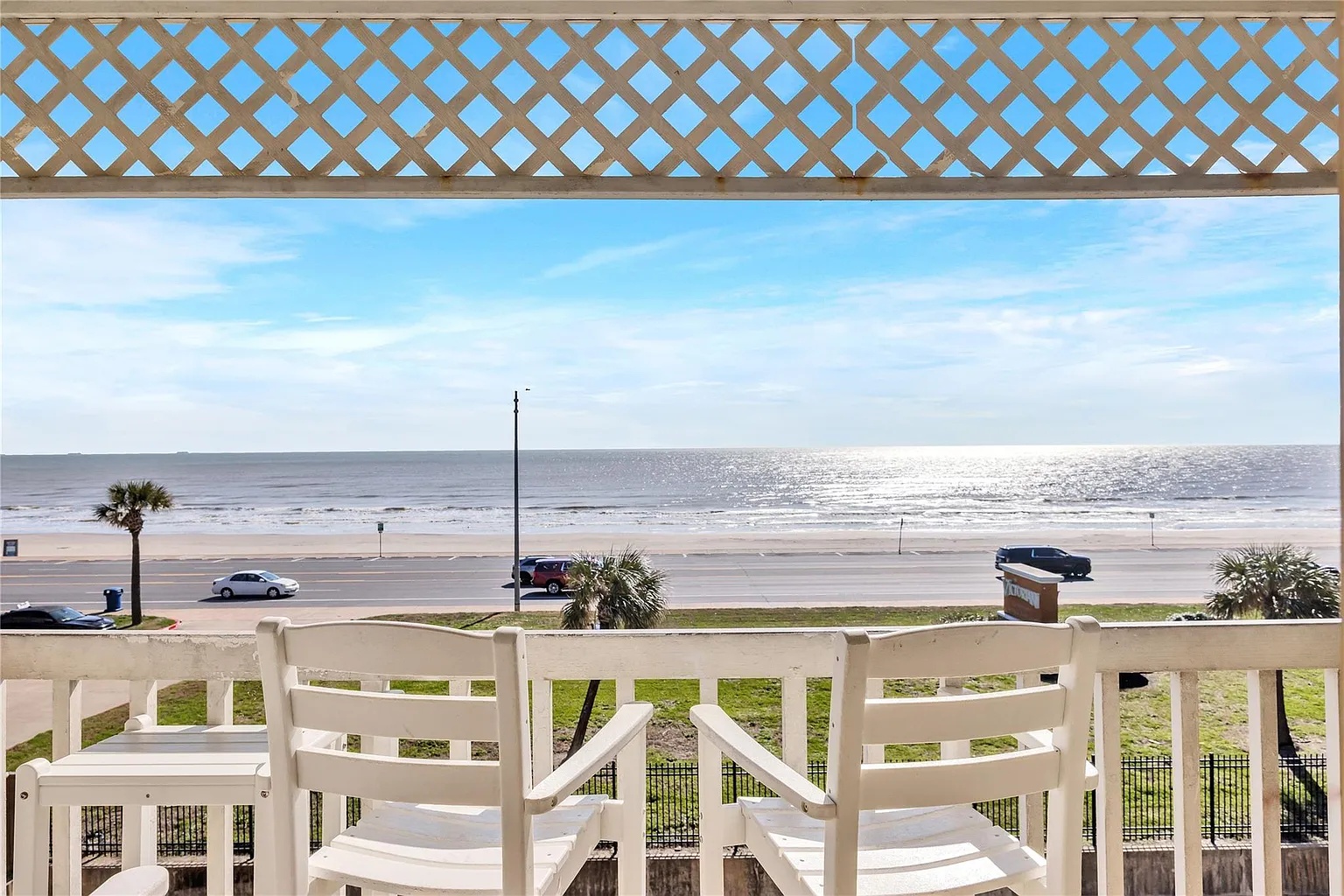 Ocean Front Condo - 2 pools hot tub Cruise Parking
