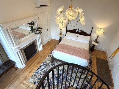 Room 7 detail 2