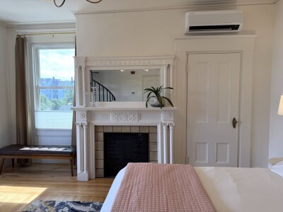 Room 7 detail 4