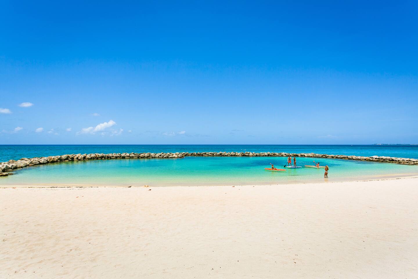 Resort Style 2br/2ba Condo on Seven Mile Beach