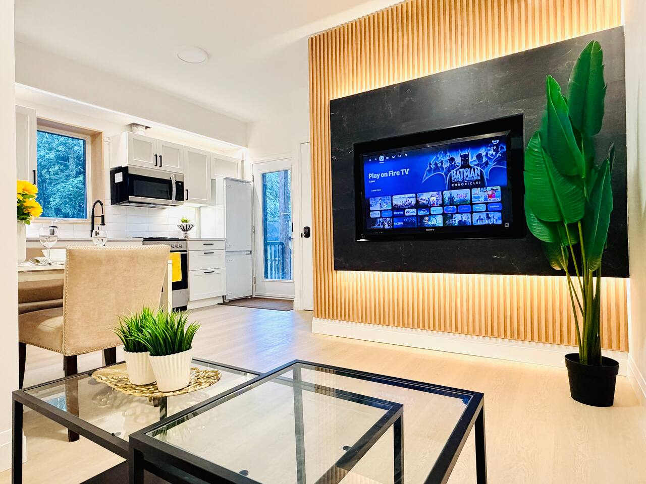 Prince Rupert Suites: Modern 1BR Kitchen & Laundry