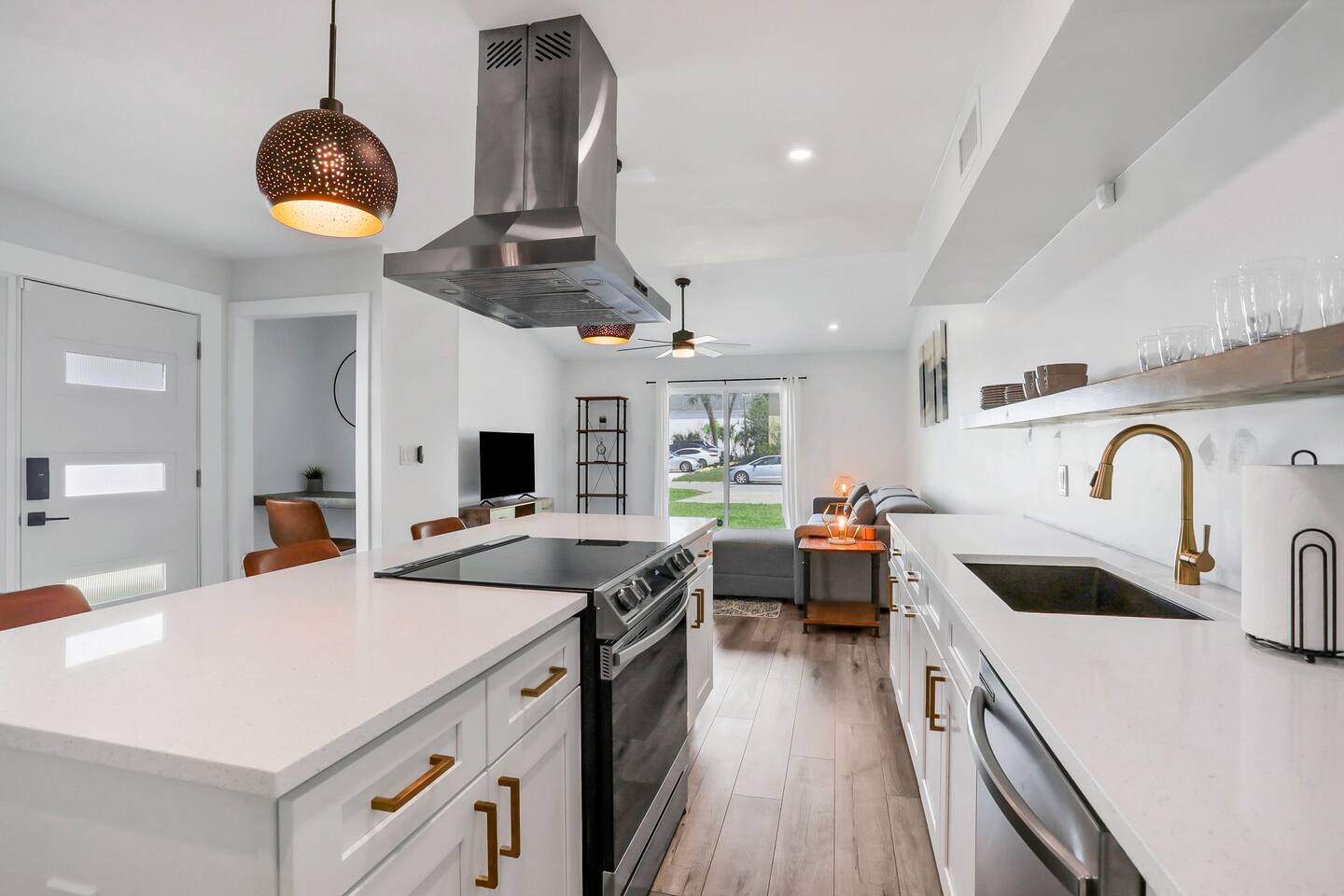 3BR/2B Retreat - Walk to town