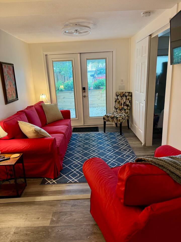 2BR/1B Apt/Walk to St. Aug